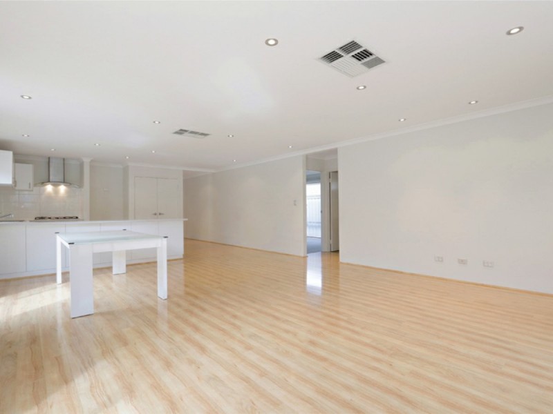 18 Blacksmith Street, Queens Park WA 6107