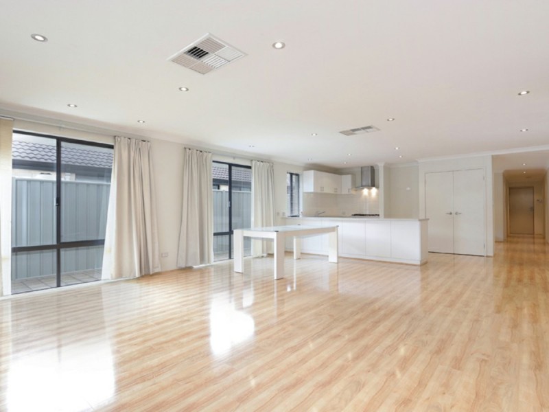 18 Blacksmith Street, Queens Park WA 6107