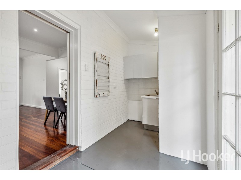 317 Fisher Street, Cloverdale WA 6105