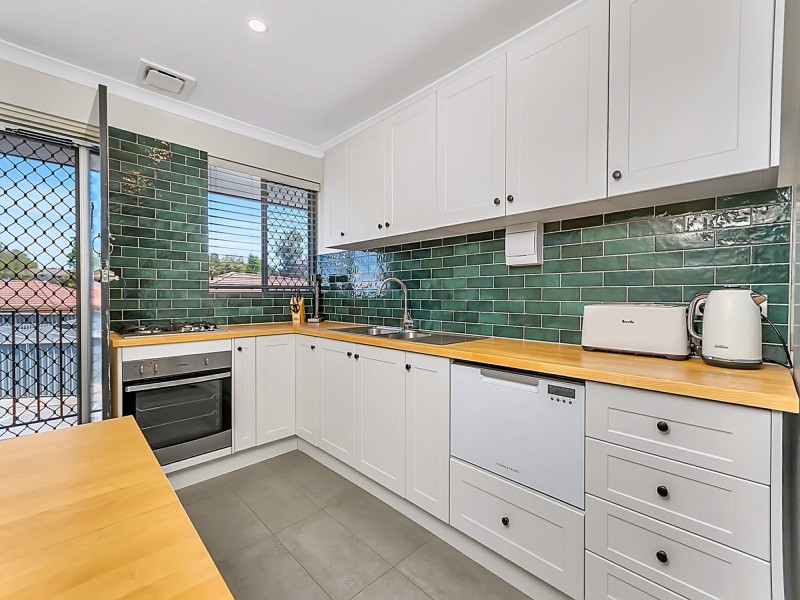 7/5 Welshpool Road, St James WA 6102