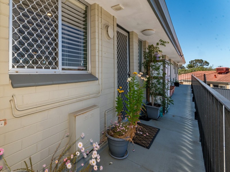 7/5 Welshpool Road, St James WA 6102