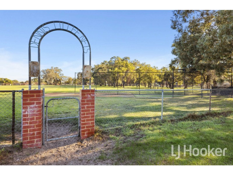 6 Ashworth Street, Cloverdale WA 6105