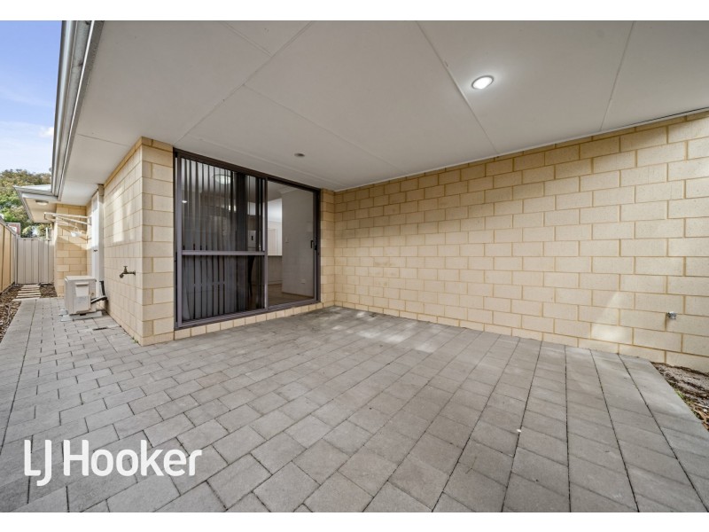 2/148 Treasure Road, Queens Park WA 6107