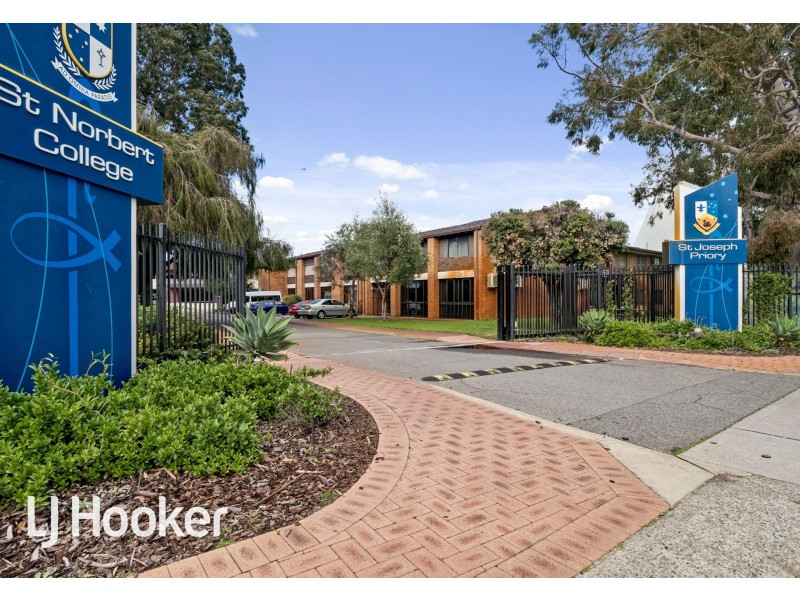 2/148 Treasure Road, Queens Park WA 6107