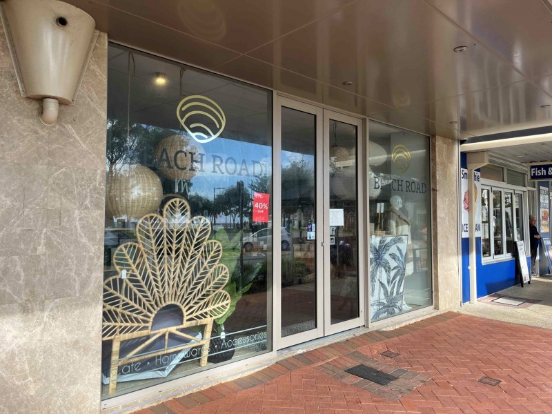 Unit 1/3 Rockingham Beach Road, Rockingham WA 6168