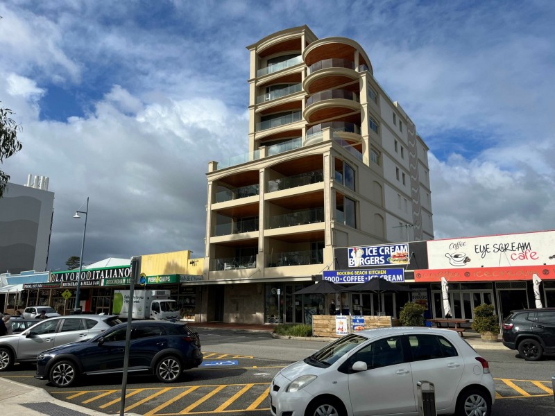 Unit 1/3 Rockingham Beach Road, Rockingham WA 6168