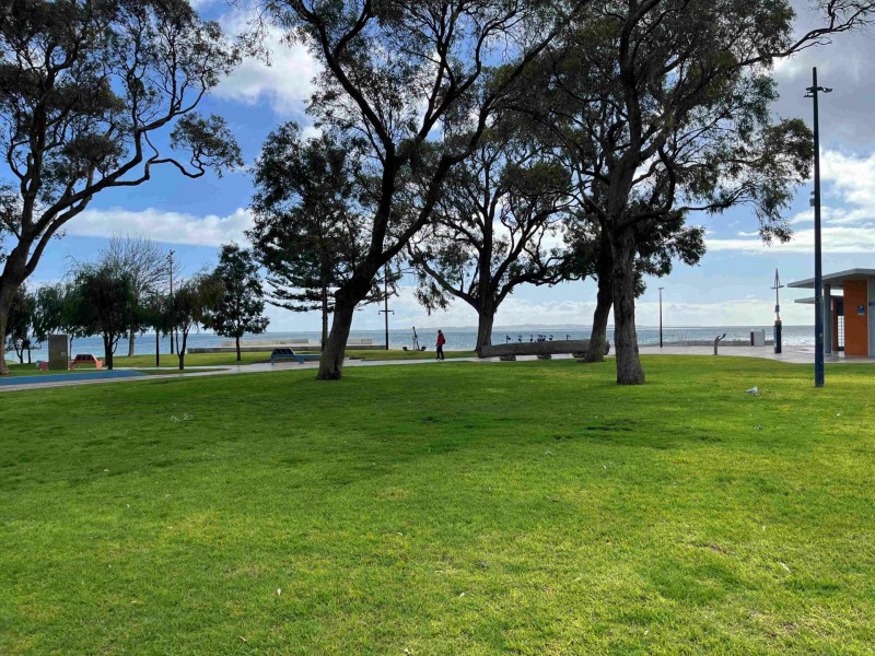 Unit 1/3 Rockingham Beach Road, Rockingham WA 6168