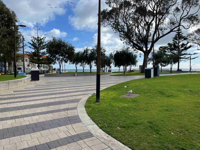 Unit 1/3 Rockingham Beach Road, Rockingham WA 6168