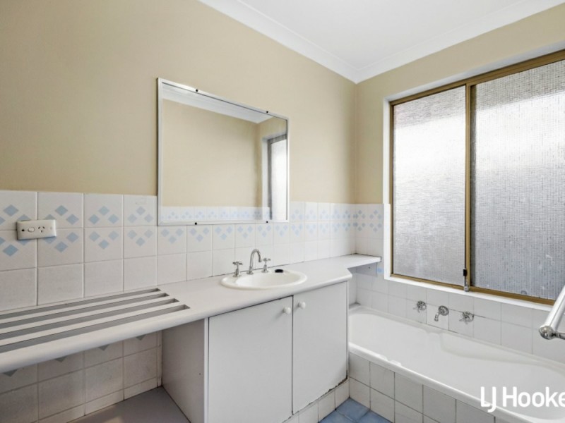 8 Aboyne Place, Seville Grove WA 6112