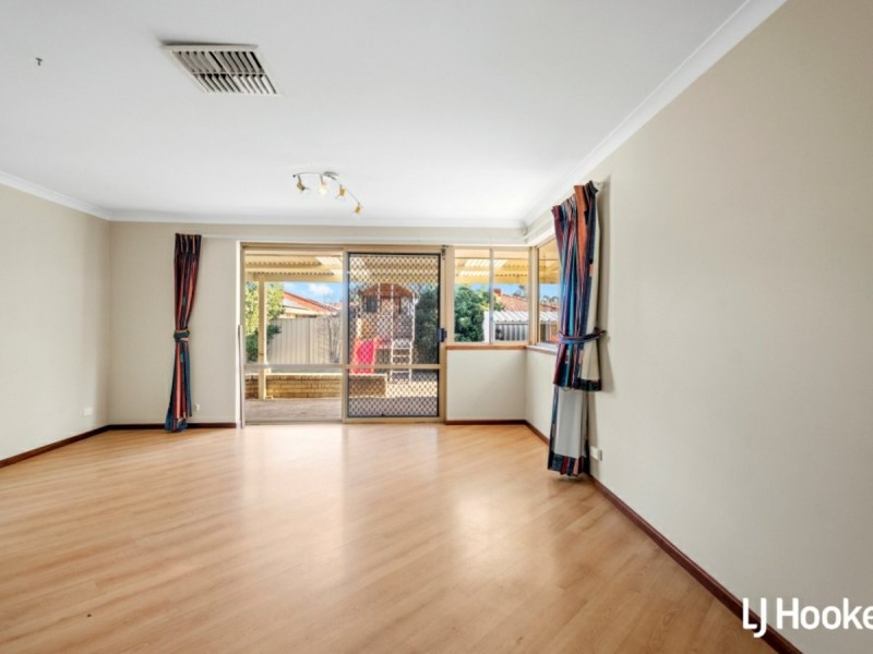 8 Aboyne Place, Seville Grove WA 6112