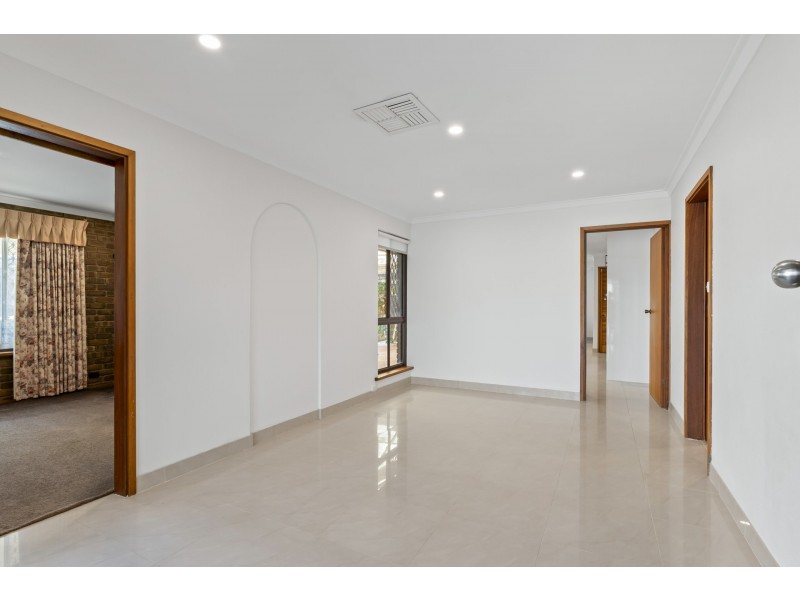 8 Pearson Crescent, Bull Creek WA 6149