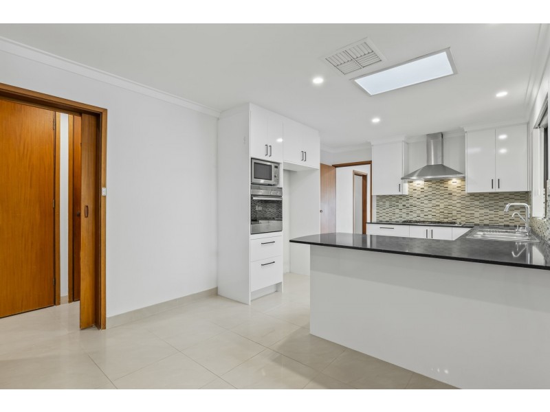 8 Pearson Crescent, Bull Creek WA 6149