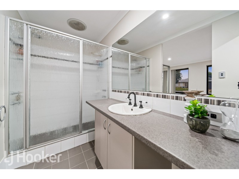 19 Retchford Way, Queens Park WA 6107