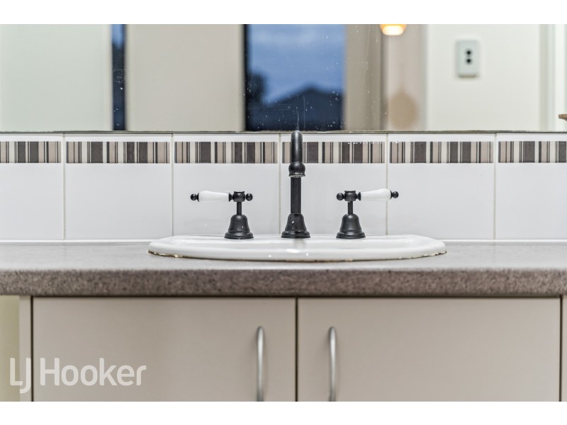 19 Retchford Way, Queens Park WA 6107