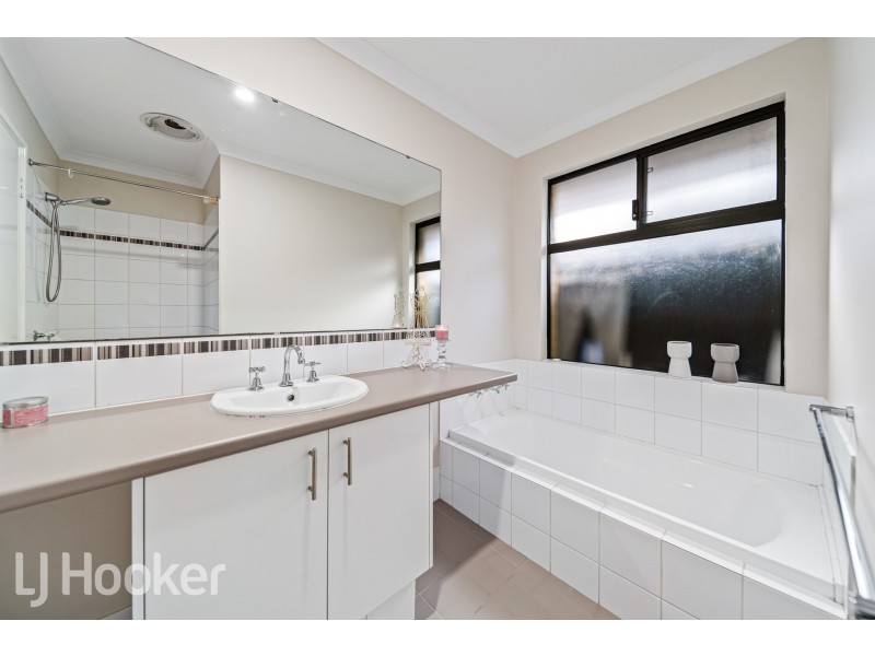 19 Retchford Way, Queens Park WA 6107