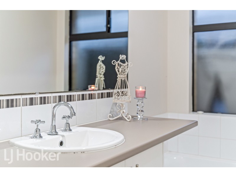 19 Retchford Way, Queens Park WA 6107