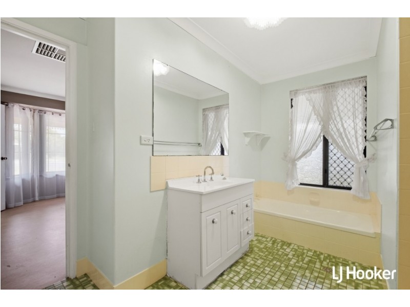 67 Gribble Avenue, Armadale WA 6112