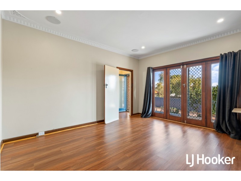 16 Taree Street, St James WA 6102