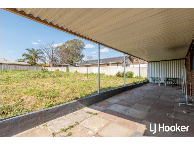 16 Taree Street, St James WA 6102
