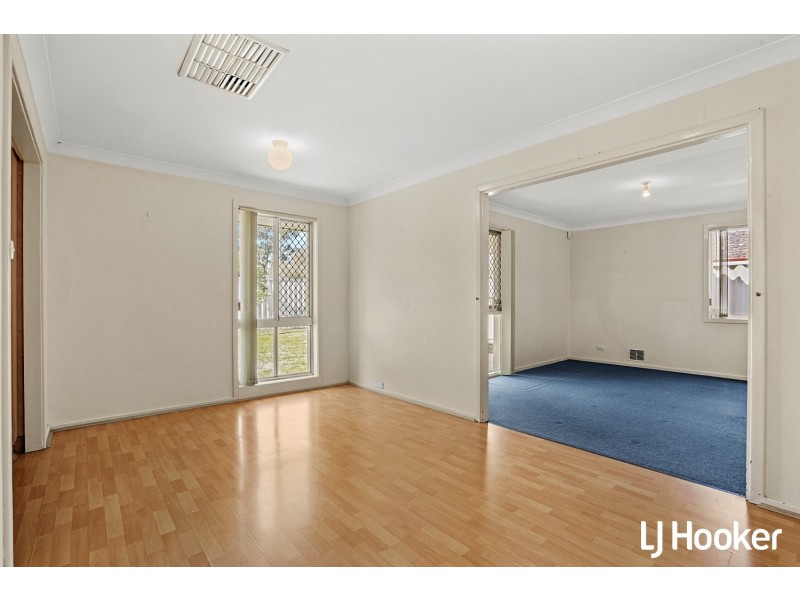 8 Wandarra Close, Karawara WA 6152