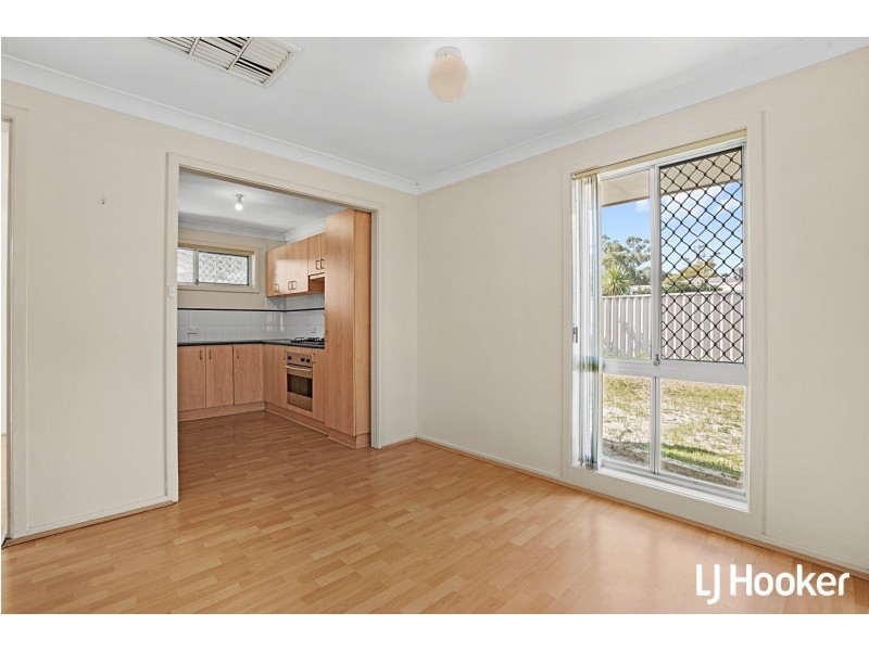 8 Wandarra Close, Karawara WA 6152
