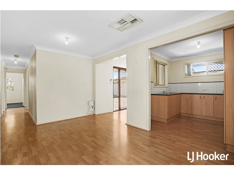 8 Wandarra Close, Karawara WA 6152