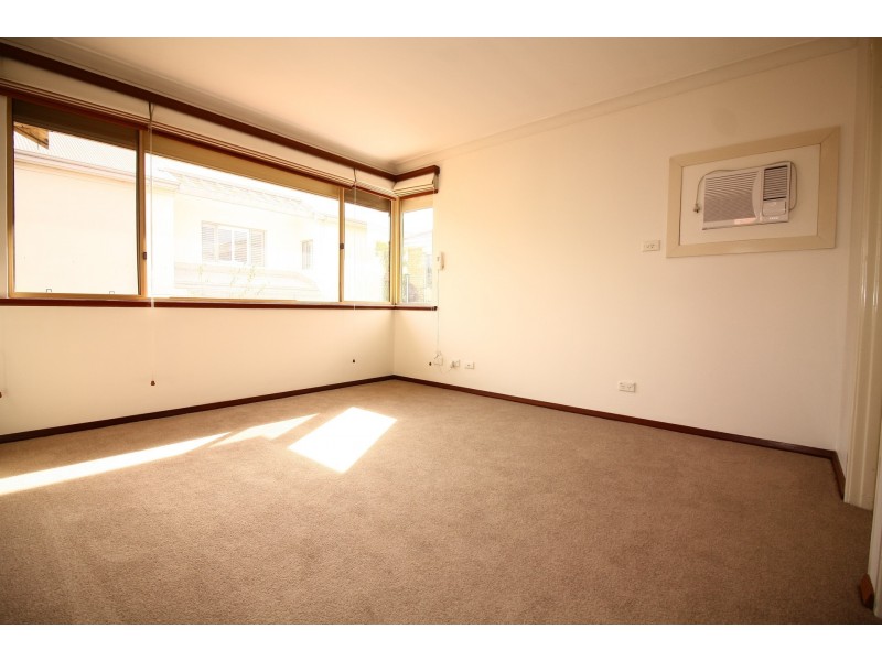 3/206 Melville Parade, Como WA 6152