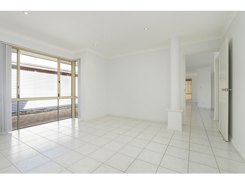 14C Wyndham St, St James WA 6102