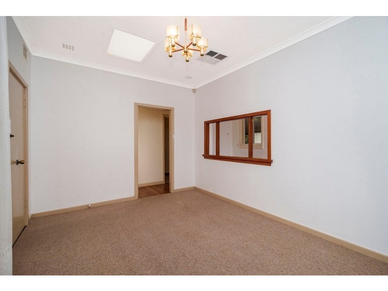 9 Hitchcock St, St James WA 6102