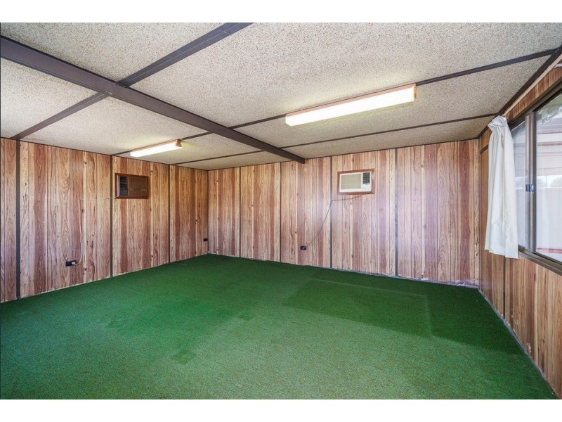 9 Hitchcock St, St James WA 6102