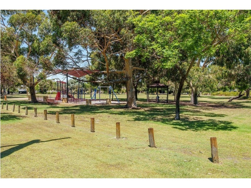 9 Hitchcock St, St James WA 6102