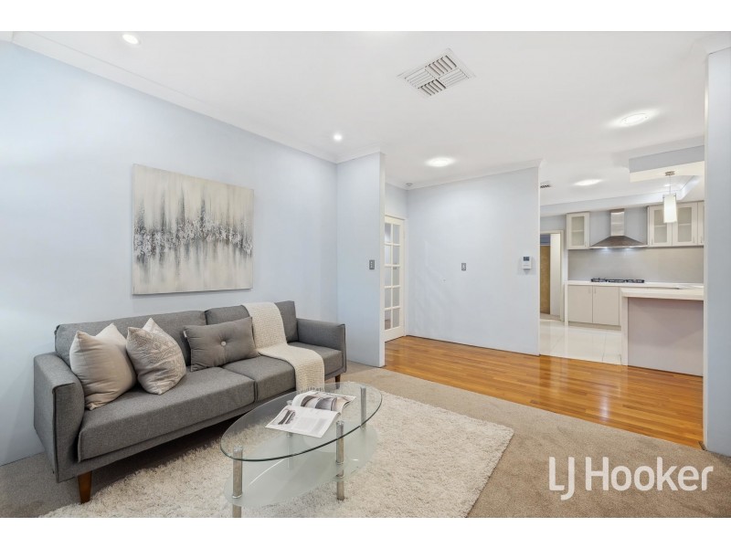 40 Columbia Parkway, Piara Waters WA 6112