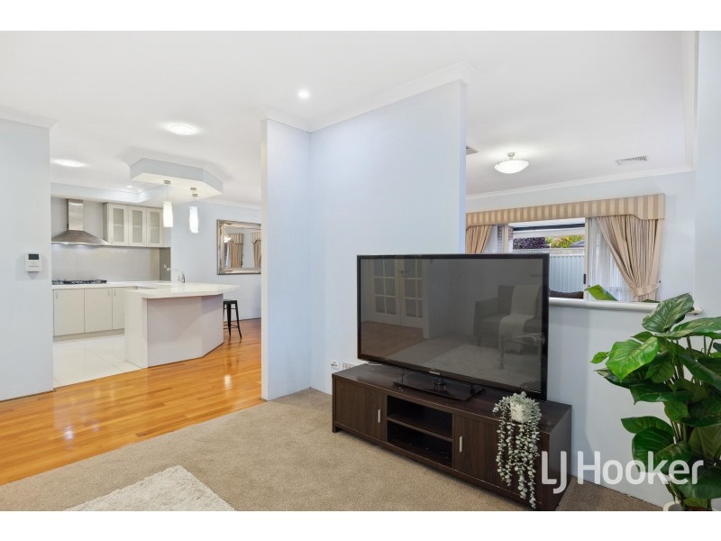 40 Columbia Parkway, Piara Waters WA 6112