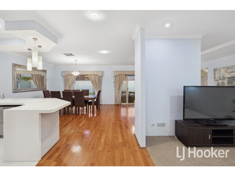 40 Columbia Parkway, Piara Waters WA 6112