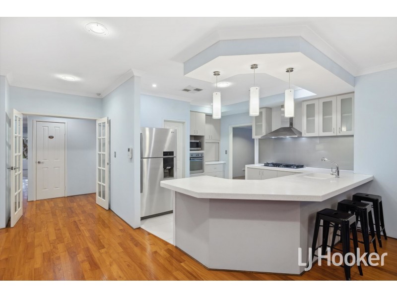 40 Columbia Parkway, Piara Waters WA 6112