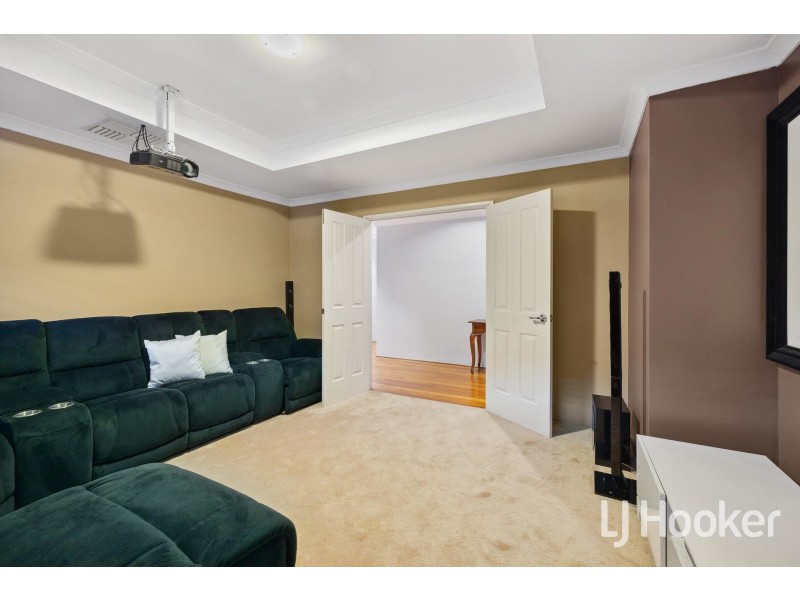 40 Columbia Parkway, Piara Waters WA 6112