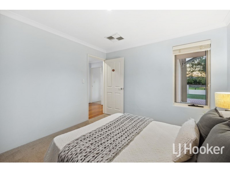 40 Columbia Parkway, Piara Waters WA 6112