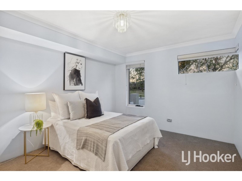 40 Columbia Parkway, Piara Waters WA 6112