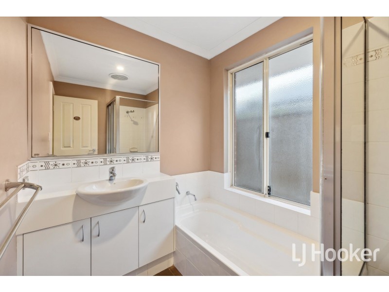 40 Columbia Parkway, Piara Waters WA 6112