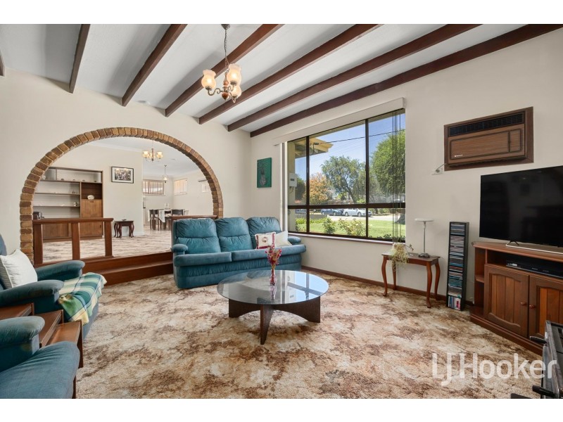 2 Mereworth Road, Thornlie WA 6108