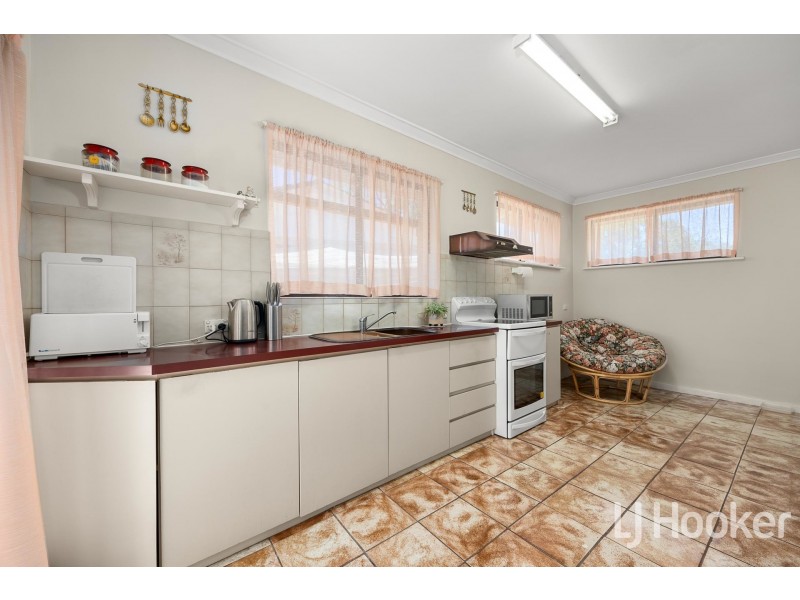 2 Mereworth Road, Thornlie WA 6108