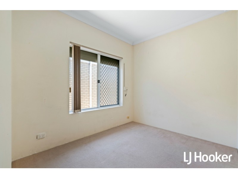 1 Harriet Pl, Cloverdale WA 6105