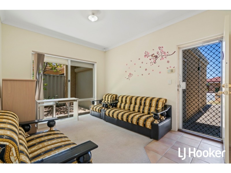 1 Harriet Pl, Cloverdale WA 6105