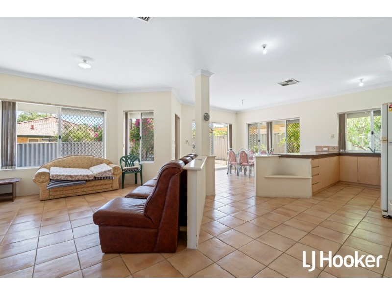 1 Harriet Pl, Cloverdale WA 6105