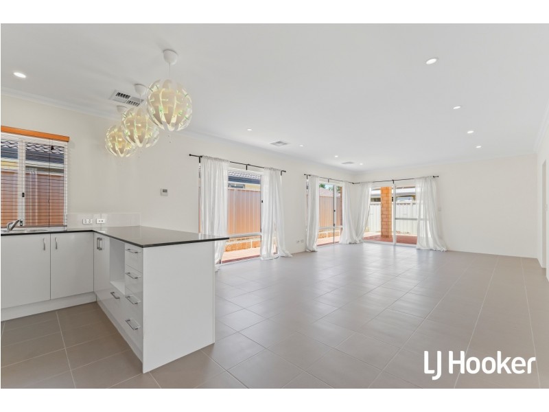 42 Sittella Gdns, East Cannington WA 6107