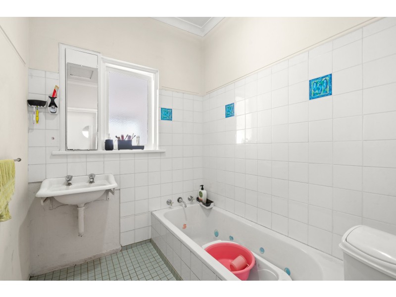 6 Hunt Street, Thornlie WA 6108