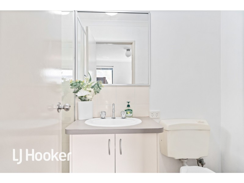 10/12 Holland Street, Gosnells WA 6110