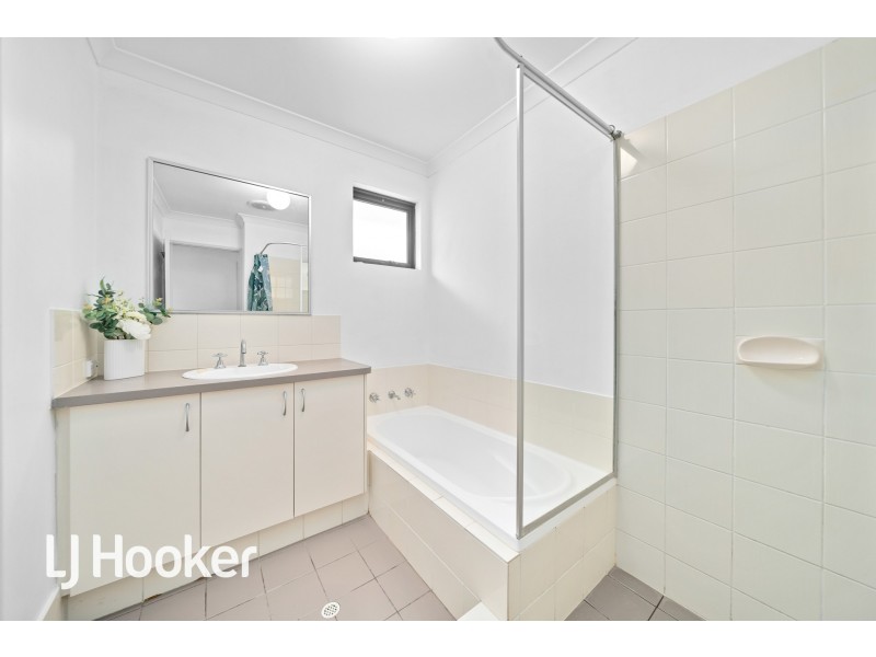 10/12 Holland Street, Gosnells WA 6110