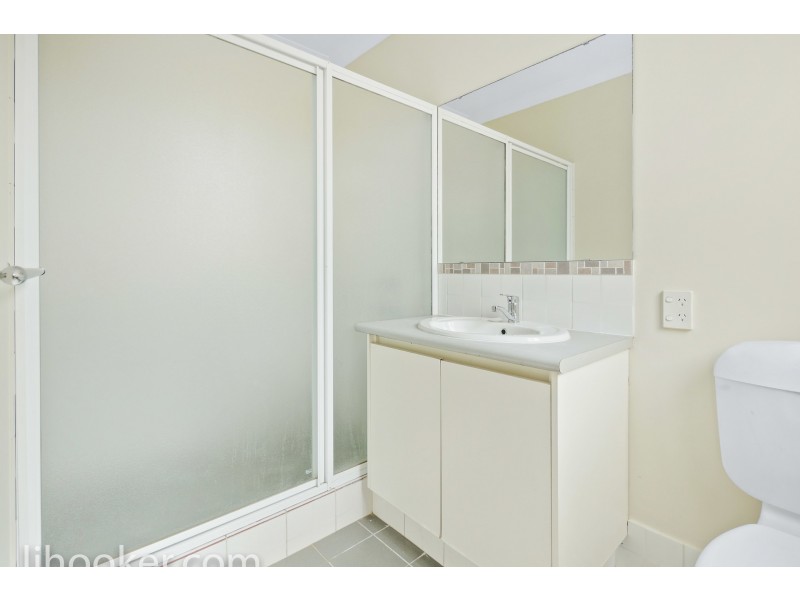 Unit 8/2 Hobby Rtt, Queens Park WA 6107