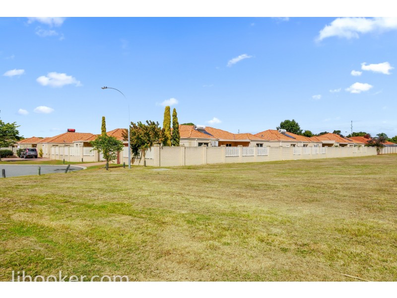 Unit 8/2 Hobby Rtt, Queens Park WA 6107